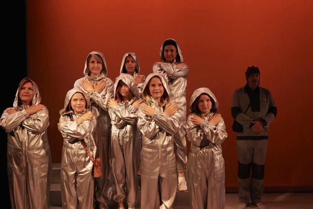 Shokofeh Börtecene, Lucia Heindl, Sabine Kübber, Fanny Kapinsky, Ananda Wagner, Kathi Wied, Coco Marie Eichenseer, Stella Marie Meilhammer, Peter Mario Kreuter bzw. Ensemble Community Theater