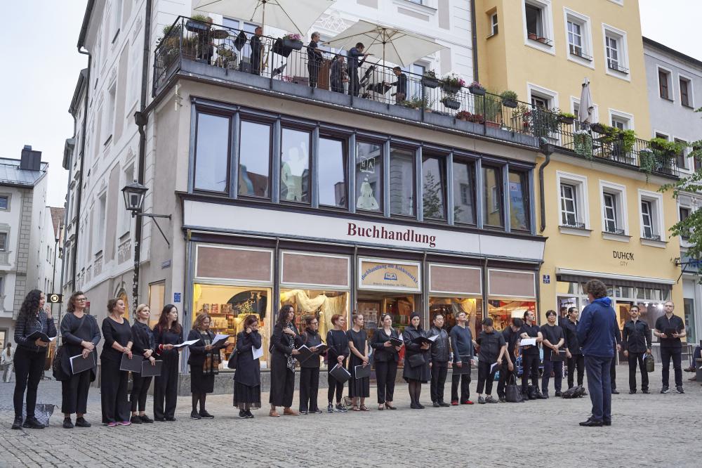 Tom Woods, Opernchor, Alistair Lilley &amp; Mitglieder des Philharmonischen Orchester am Kohlenmarkt 