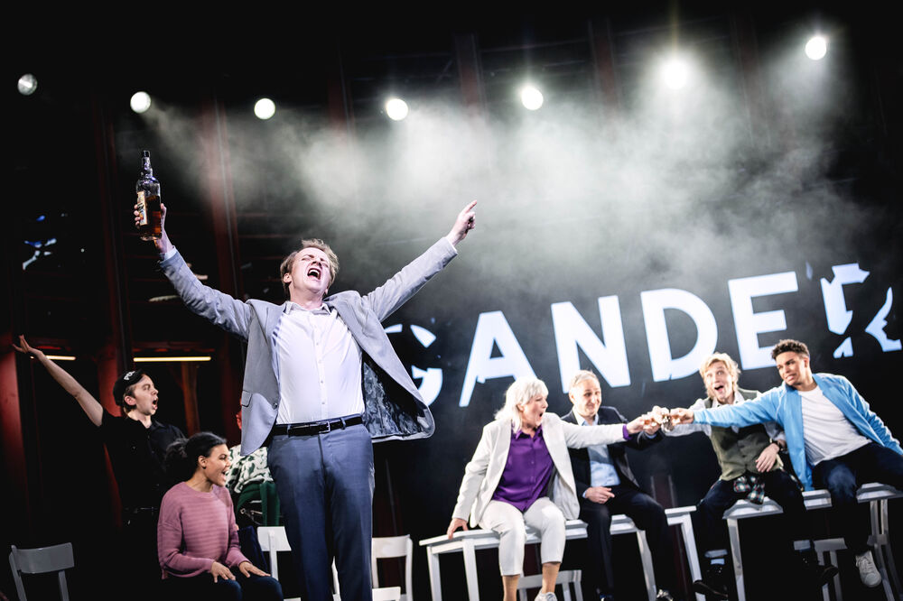 Video "Publikumsstimmen COME FROM AWAY"